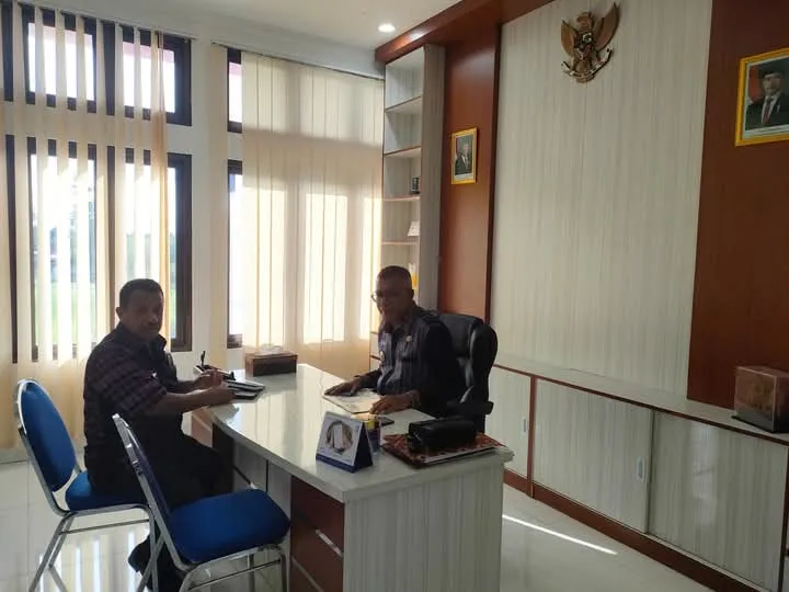 Wakil Bupati Sikka : Melakukan Rapat Terbatas Bersama Kepala Dinas Nakertrans Kab. Sikka
