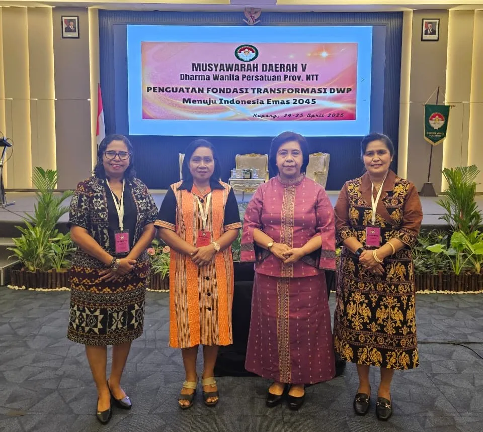 Ketua Dharma Wanita Persatuan Kabupaten Sikka Hadiri Musda Dharma Wanita Persatuan Tingkat Provinsi NTT