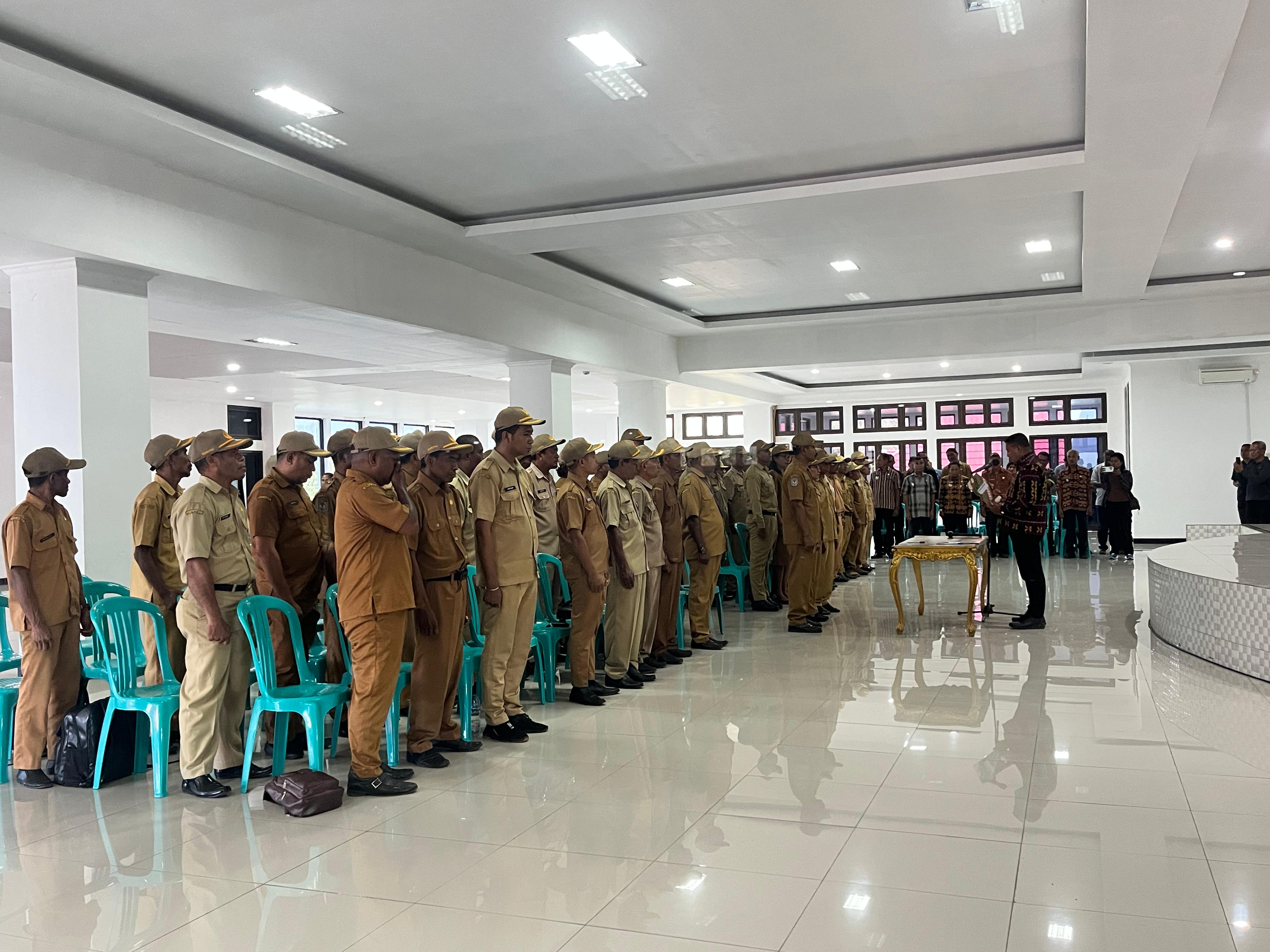 Bupati Sikka Lantik 68 Penjabat Kepala Desa 