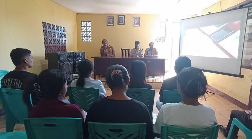 Sosialisasi Kelompok Informasi Masyarakat di Desa Nelle Barat 