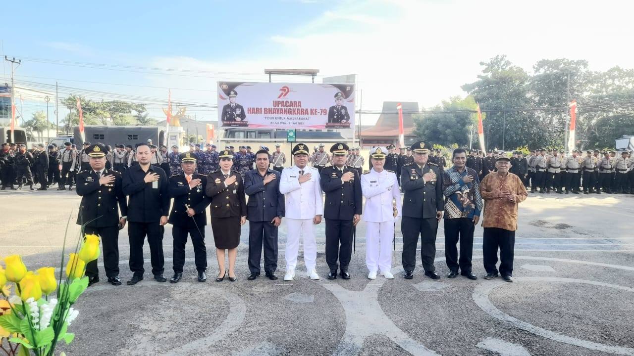 Pimpin Upacara Hari Bhayangkara Ke - 79, Kapolres Sikka : Polri Untuk Masyarakat