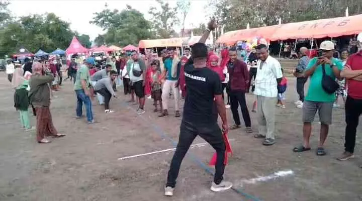Tarik Tambang Tingkat Kabupaten Sikka Dalam Rangka Memperingati HUT Kemerdekaan RI Ke - 80