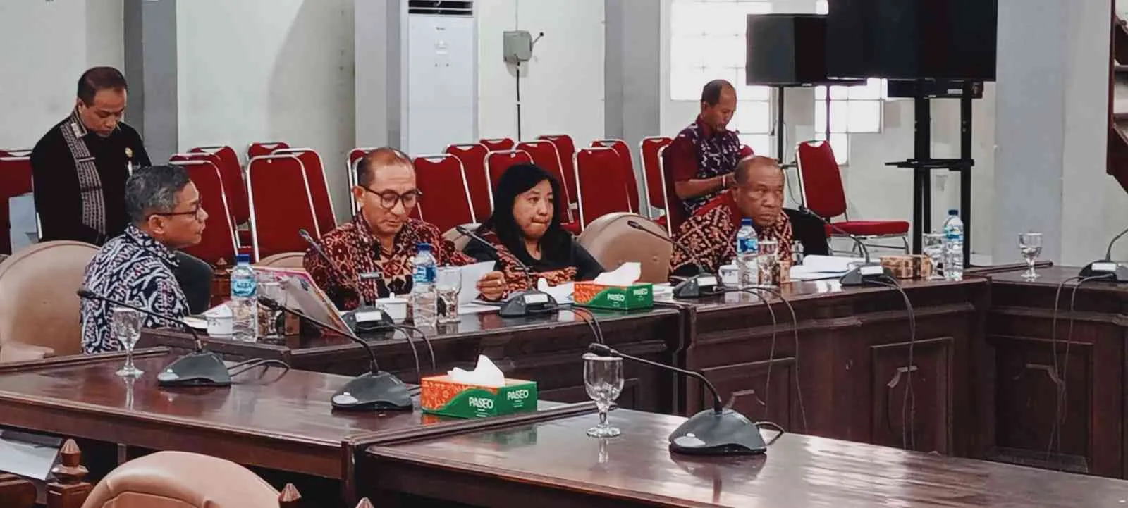 Rapat Banggar DPRD Kabupaten Sikka Pembahasan Rancangan Perubahan APBD Kabupaten Sikka TA 2025 Sekda Sikka : APBD Perubahan Tetap Mengacu Pada Prinsip - Prinsip Pembangunan Berkelanjutan