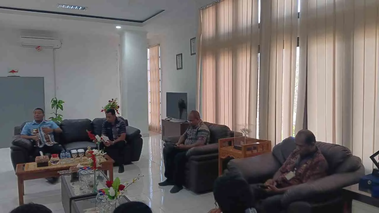 Bupati Sikka Gelar Rapat Terbatas Bersama Dinas Komunikasi dan Informatika Kabupaten Sikka 
