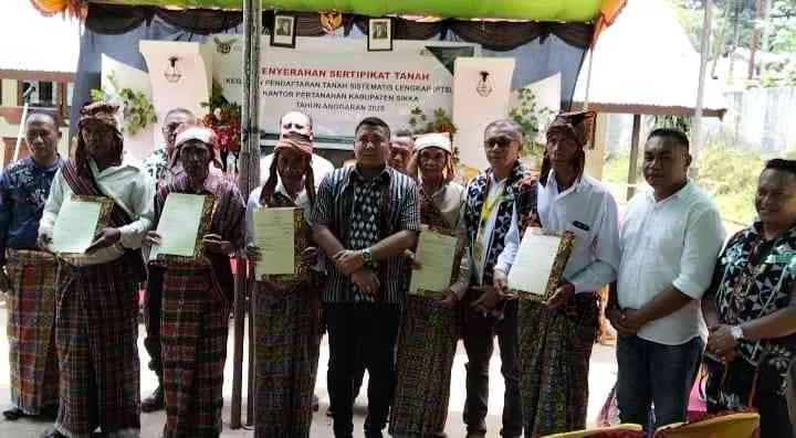 493 Warga Desa Nirangkliung Kecamatan Nita Terima Sertifikat Tanah Program PTSL