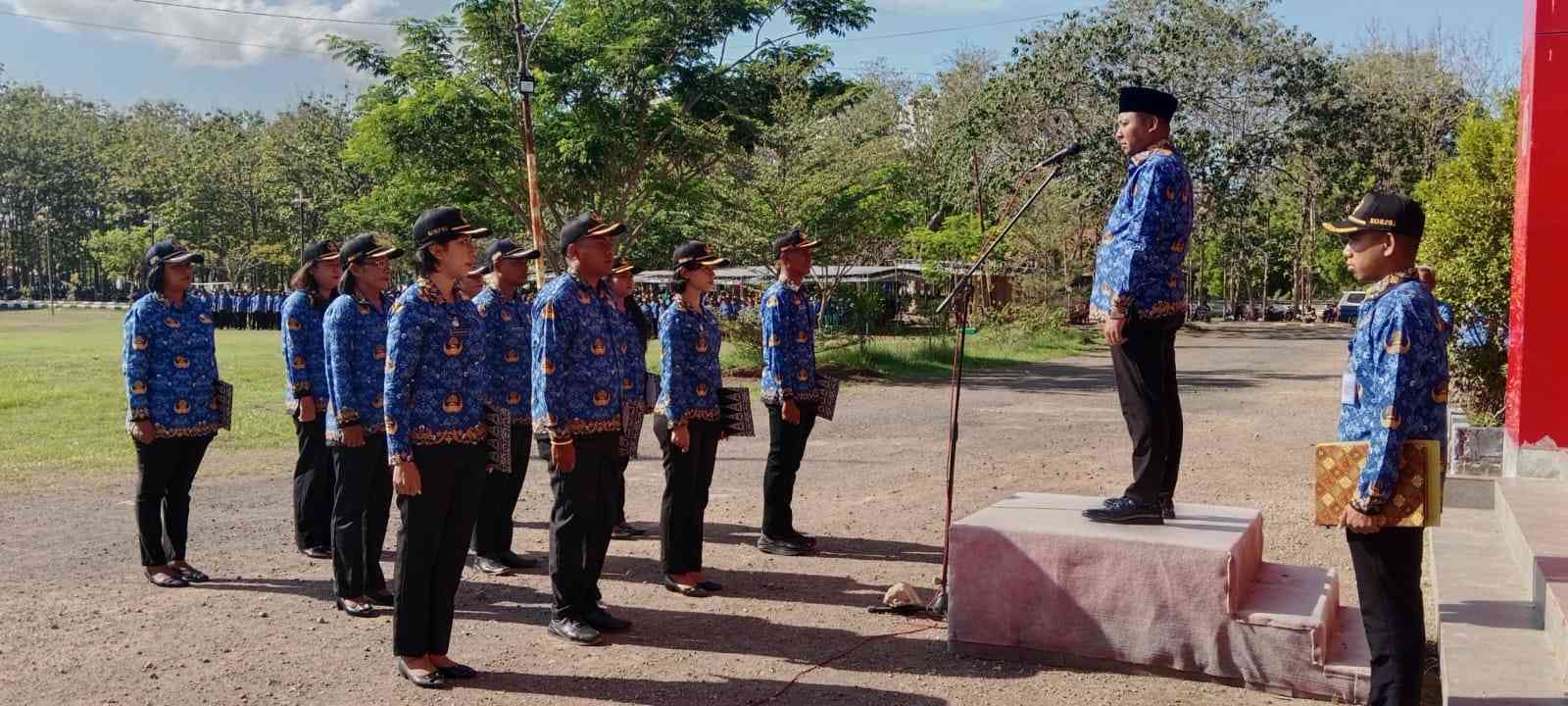 Bupati Sikka Serahkan SK CPNS dan PPPK Tahap II 2024