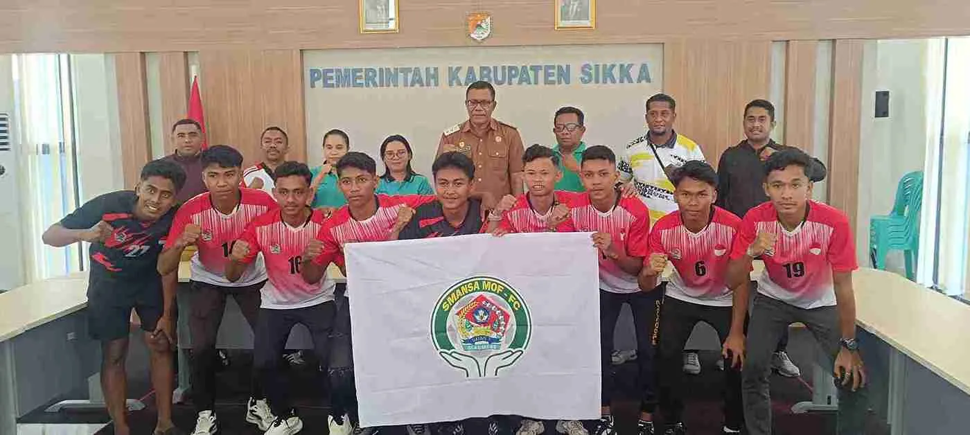 Wakil Bupati Sikka Lepas Tim Futsal SMA Negeri 1 Maumere