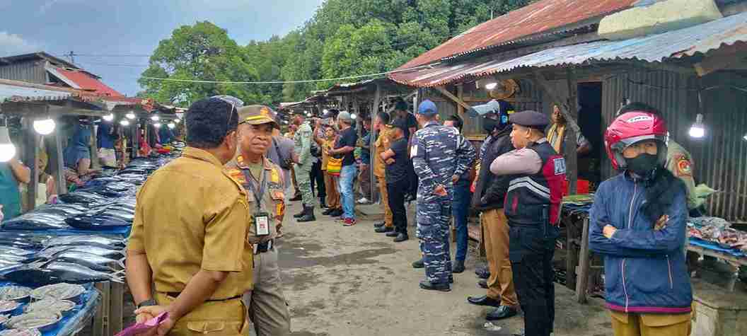 Pemkab Sikka Lakukan Penertiban Aktivitas  Pasar Wuring 