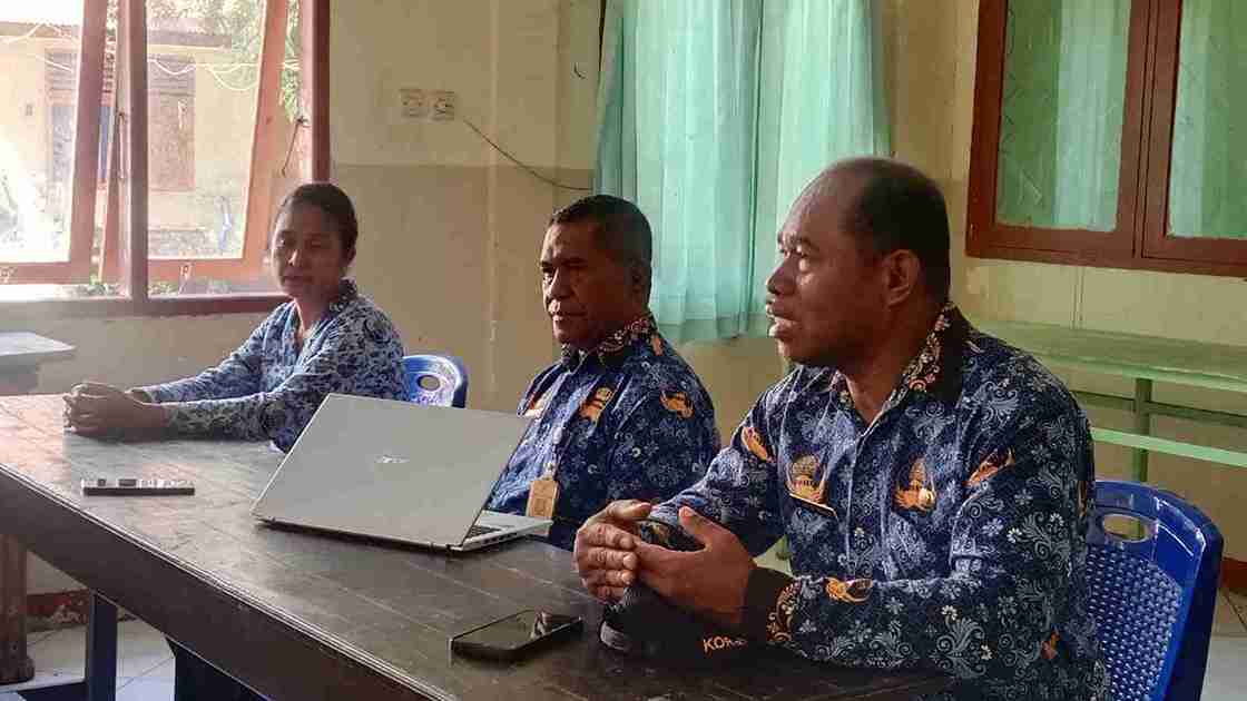 Dinas Perdagangan dan Koperasi UKM Sikka Gelar Konferensi Pers Terkait Koperasi Merah Putih