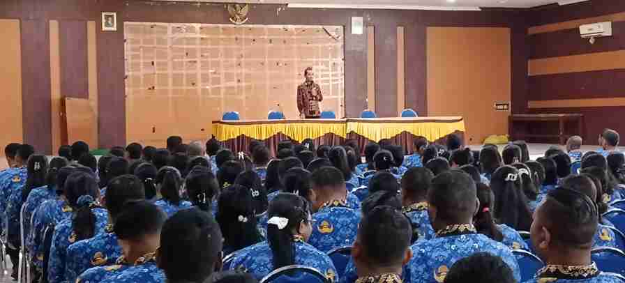 Buka Orientasi Calon PPPK Paru Waktu, Sekda Sikka Tegaskan Pentingnya Disiplin Kerja