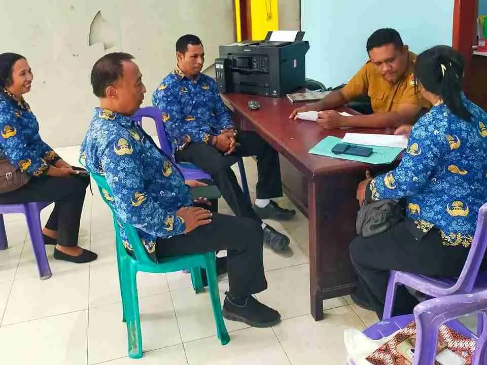 Salam Literasi, Disarpus Sikka Lakukan Monitoring dan Evaluasi Perpustakaan Desa Ribang dan Desa Paubekor - Koting 