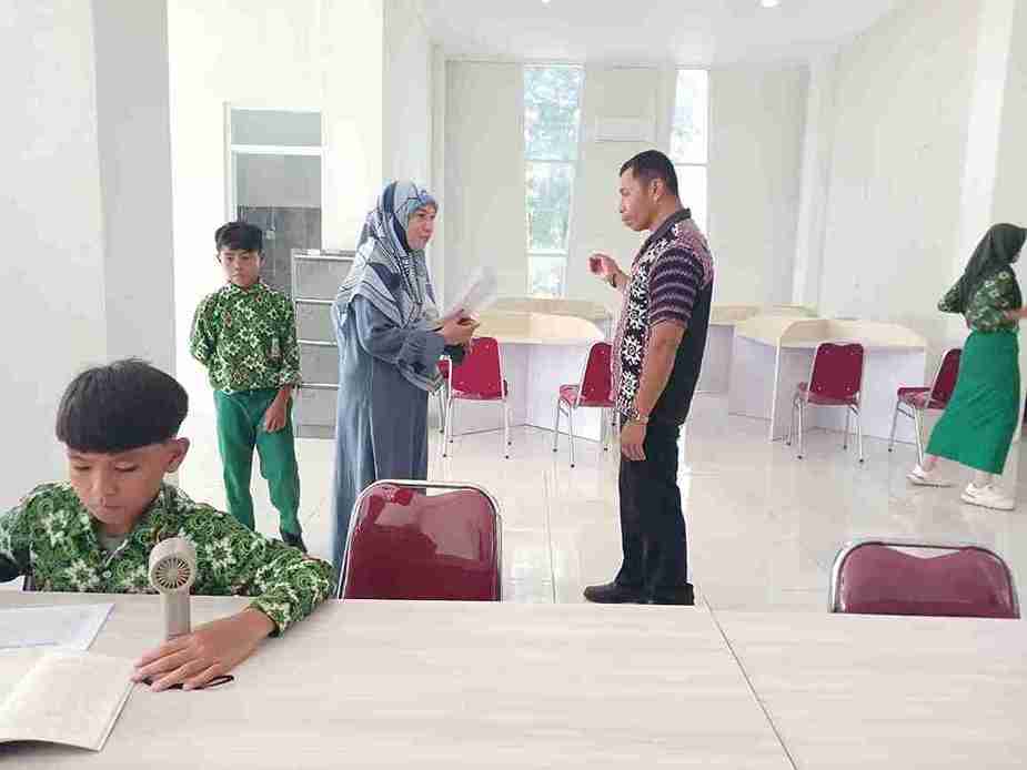 Siswa-siswi MI Al-Muhajirin Perumnas Kunjungi Perpustakaan Daerah untuk Pembelajaran Resensi Buku