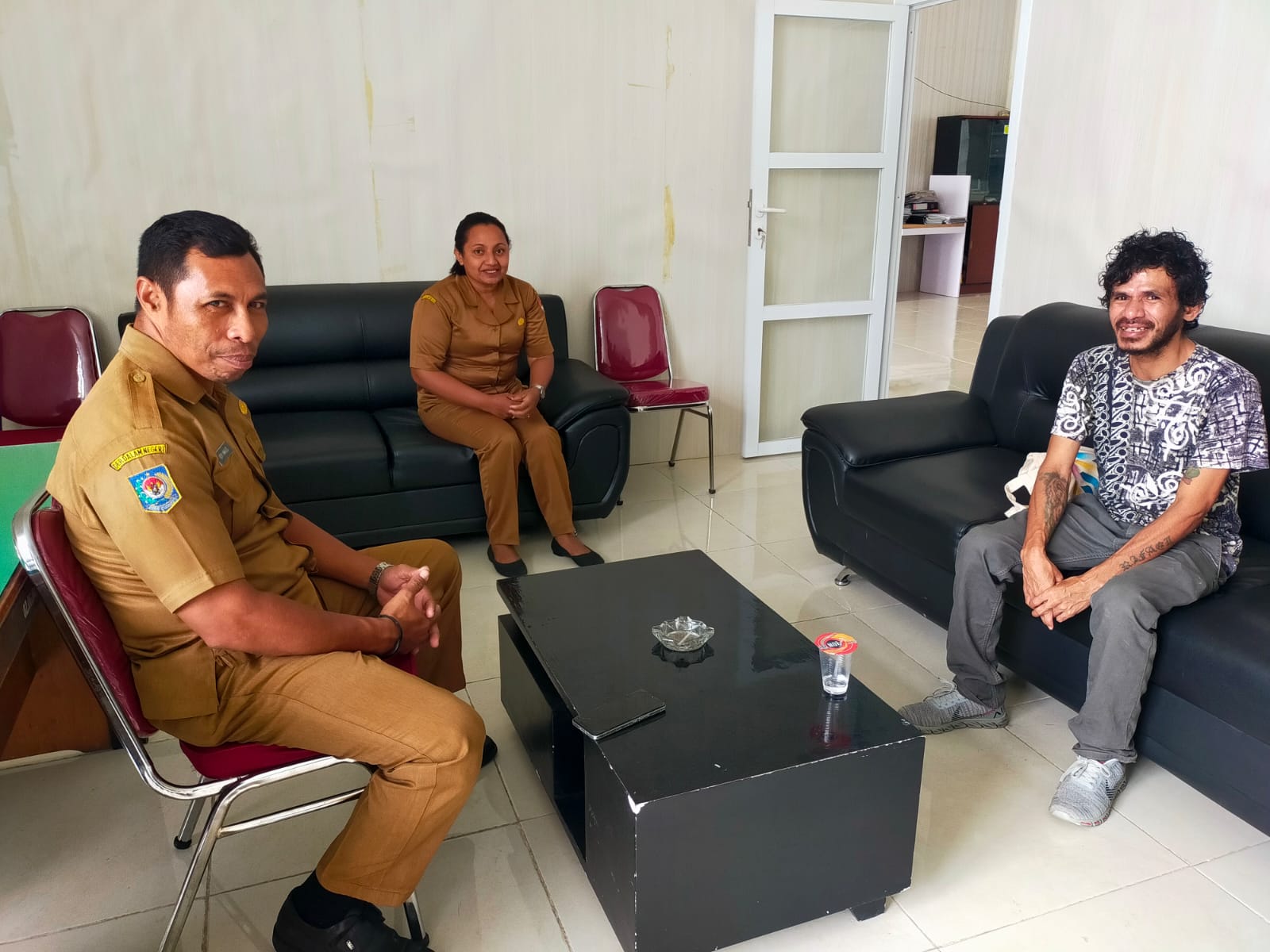 Rayakan Hari Valentine, DISARPUS Sikka Gelar Nonton Bareng Film “Sie” Bersama Opa Oma di Panti Jompo Paduwau Waipare