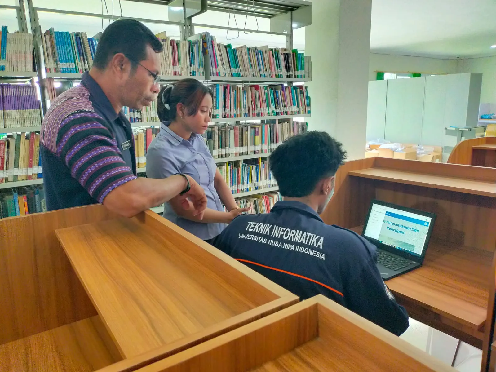 DISARPUS Sikka Akan Miliki Website Resmi Berkat Dukungan Mahasiswa Magang UNIPA Indonesia