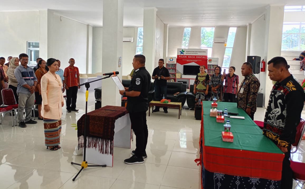 Bupati Sikka Kukuhkan Bunda Literasi Kabupaten Sikka, Dorong Gerakan 30 Menit Baca Buku di Sekolah