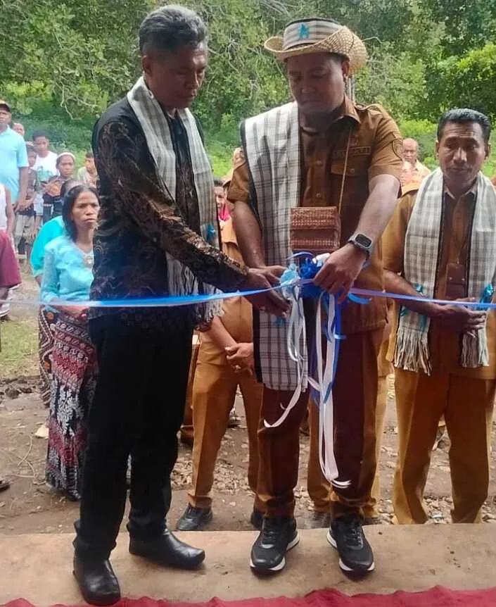 Diana Pelajar SMP Negeri Henga Senang Sekolahnya Diresmikan Bupati
