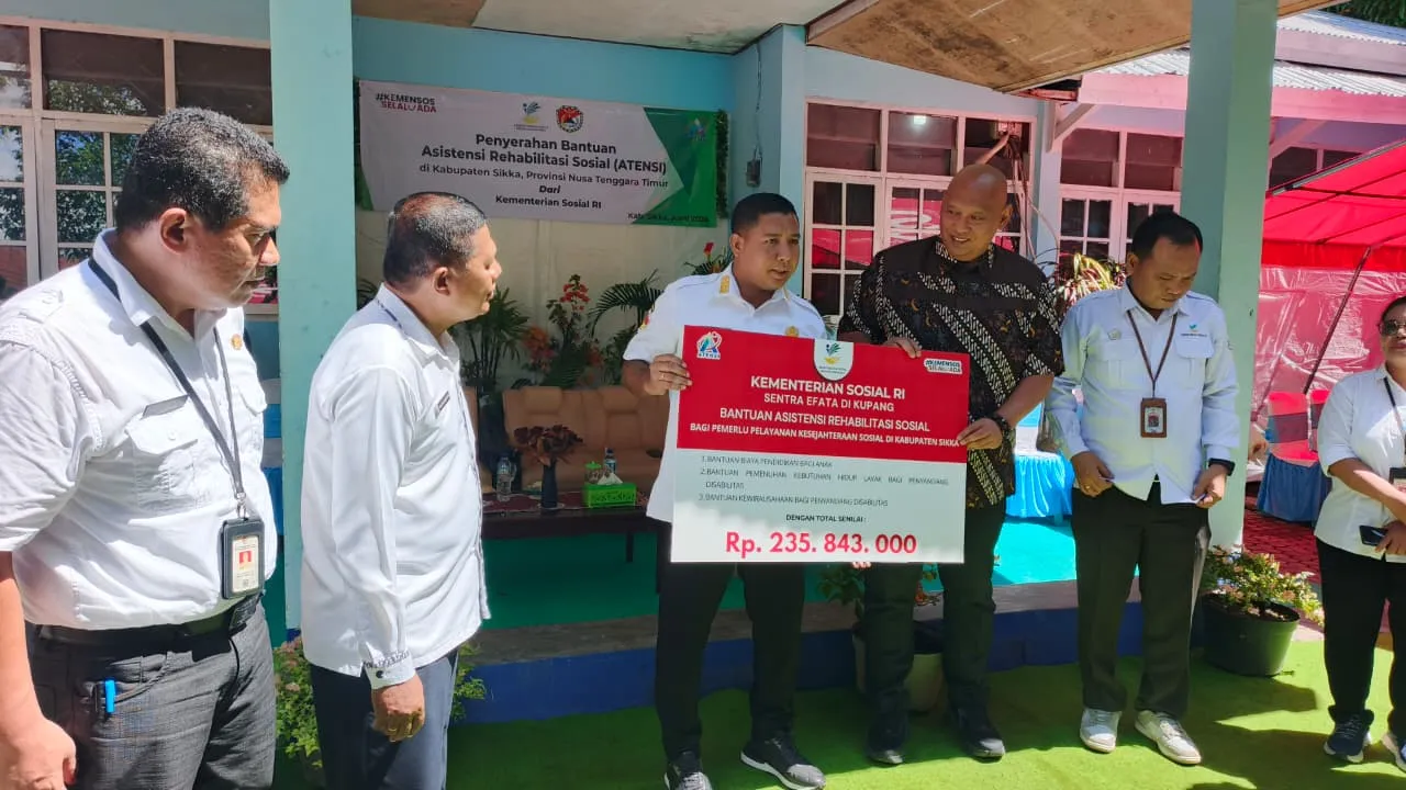 Pemkab Sikka Salurkan Bantuan Rp. 523 Juta untuk Disabilitas, Lansia, dan Korban Bencana