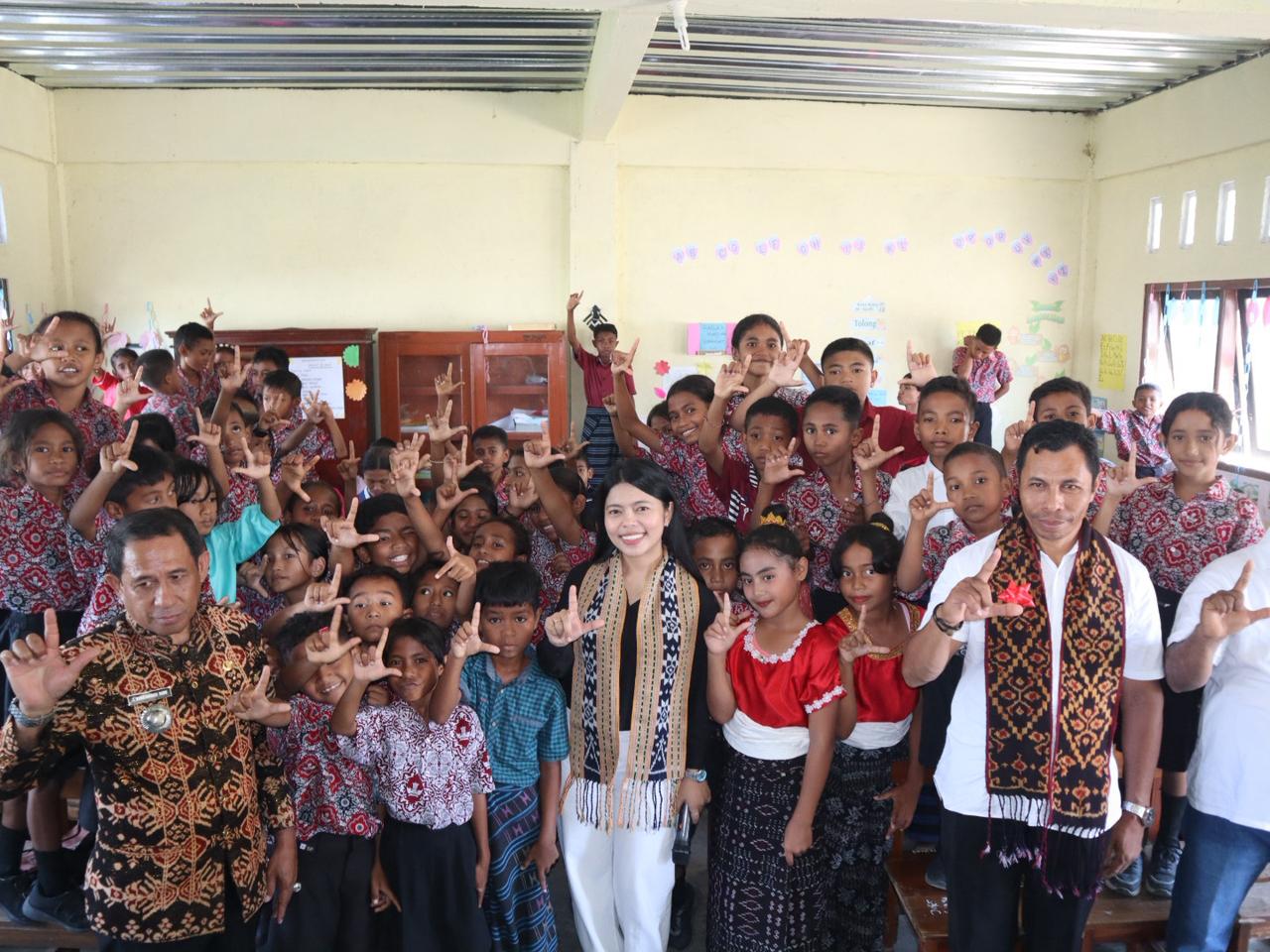 Bunda Literasi Kabupaten Sikka Sosialisasikan Penggunaan Handphone Bijak Bagi Anak - Anak