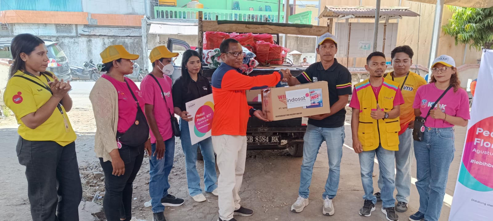 BPBD Sikka Menerima Bantuan Secara Simbolik Oleh PT. Indosat Cabang Sikka