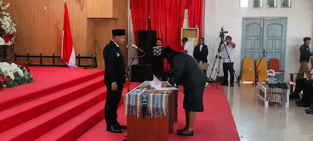 Bupati Sikka Lantik Femy Bapa Menjadi Sekda Sikka : Jabatan Untuk Diabdikan
